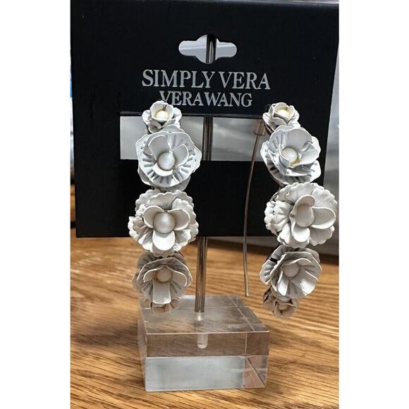 Simply Vera Wang 3D White Flower Threader Earrings Silver Boho Cottage Core NWT - Picture 2 of 4